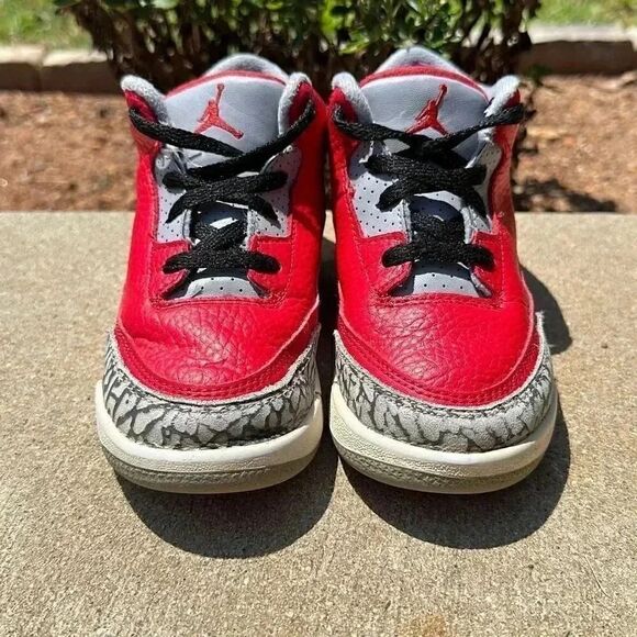 Nike Jordan Retro 3 SE Fire Red Toddler Sneakers - Picture 2 of 14